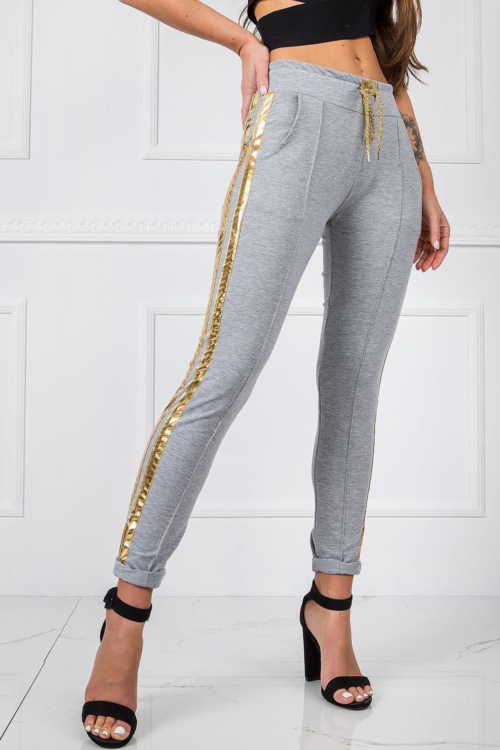 StrideLine – Women’s Sweatpants with Contrast Side Stripes