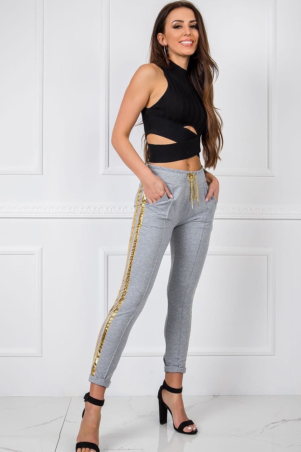 StrideLine – Women’s Sweatpants with Contrast Side Stripes
