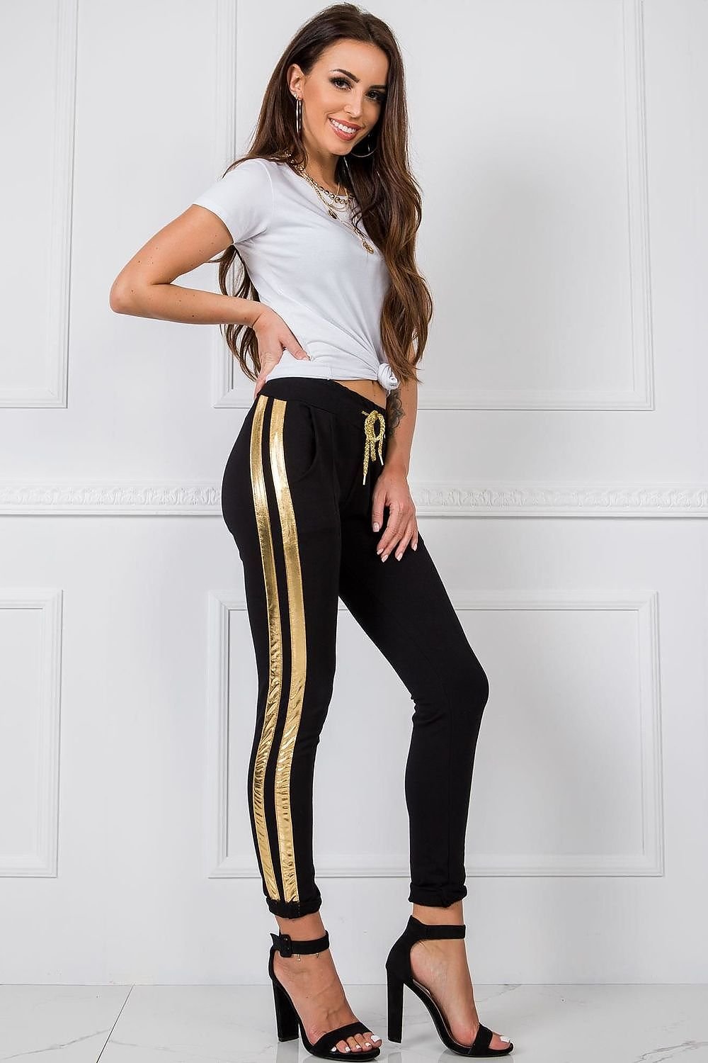 StrideLine – Women’s Sweatpants with Contrast Side Stripes