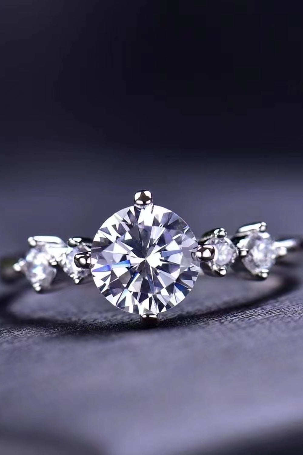 Moissanite Ring - 1 Carat