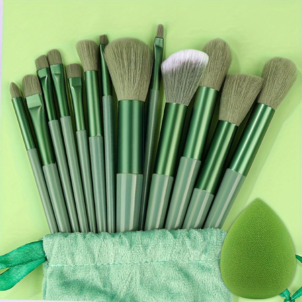 Professional Soft Makeup Brush Set – Fluffy Kabuki Brushes for Face & Eyes