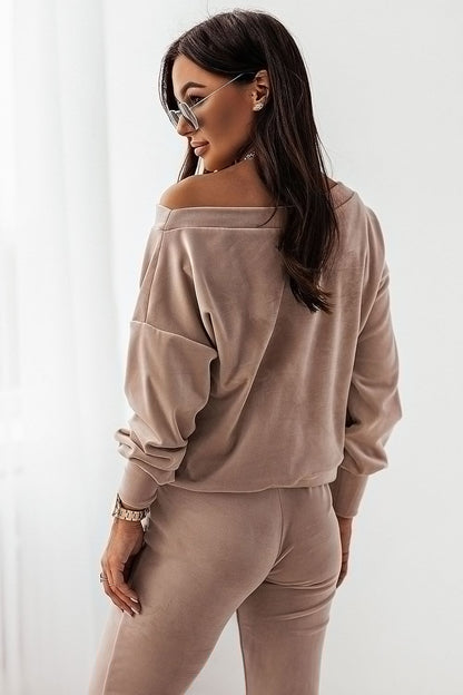 Velour Bliss – Elegant Comfort Set IVON